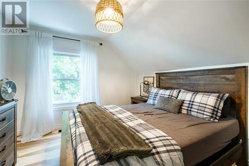 186 Maria Street, Sarnia, ON - Indoor Photo Showing Bedroom