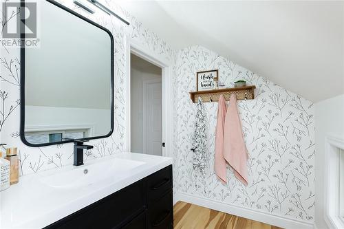 186 Maria Street, Sarnia, ON - Indoor Photo Showing Bathroom