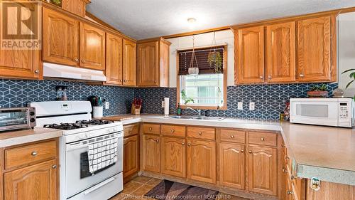 16 Cedar Crescent Unit# 109, Mcgregor, ON - Indoor Photo Showing Kitchen With Double Sink