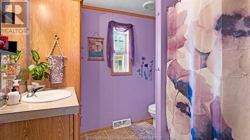 16 Cedar Crescent Unit# 109, Mcgregor, ON - Indoor Photo Showing Bathroom