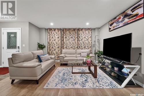 218 Veltkamp Lane, Saskatoon, SK - Indoor Photo Showing Living Room