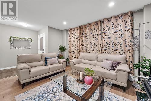 218 Veltkamp Lane, Saskatoon, SK - Indoor Photo Showing Living Room