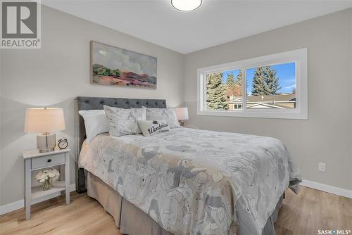 422 Crean Lane, Saskatoon, SK - Indoor Photo Showing Bedroom