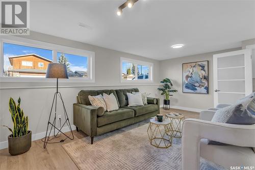 422 Crean Lane, Saskatoon, SK - Indoor Photo Showing Living Room