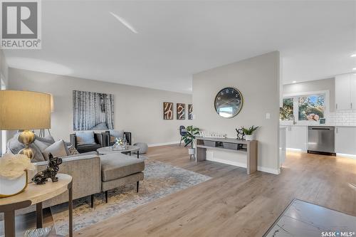 422 Crean Lane, Saskatoon, SK - Indoor Photo Showing Living Room