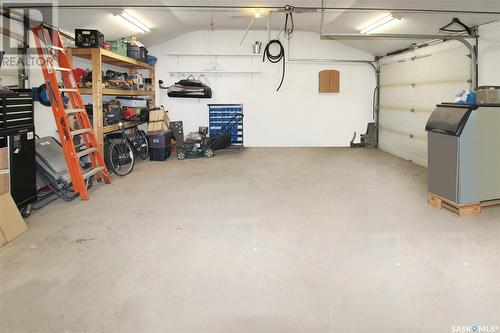 416 2Nd Avenue Se, Swift Current, SK - Indoor Photo Showing Garage