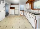 416 2Nd Avenue Se, Swift Current, SK  - Indoor Photo Showing Kitchen With Double Sink 