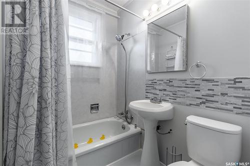 927 Elphinstone Street, Regina, SK - Indoor Photo Showing Bathroom