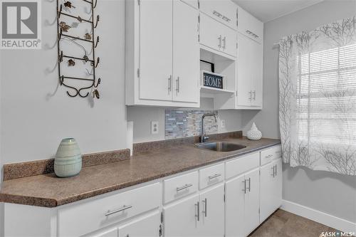 927 Elphinstone Street, Regina, SK - Indoor Photo Showing Kitchen