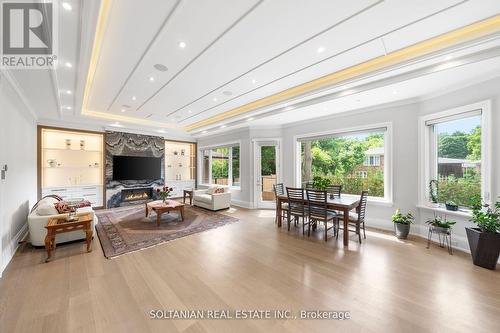 319 Betty Ann Drive, Toronto, ON - Indoor Photo Showing Living Room