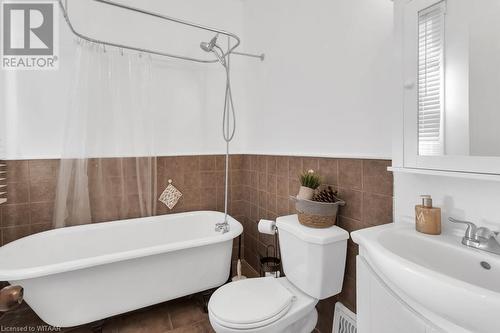 545 Grace St Street, Woodstock, ON - Indoor Photo Showing Bathroom