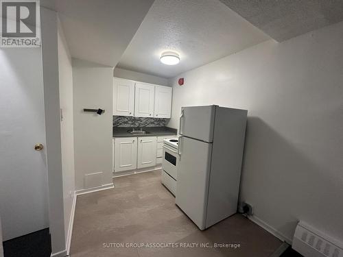 50 Metcalfe Street, Toronto, ON - Indoor Photo Showing Kitchen