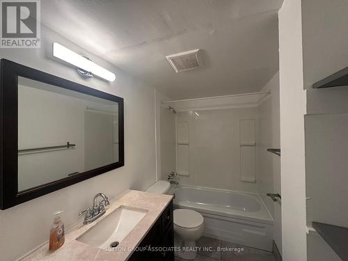 50 Metcalfe Street, Toronto, ON - Indoor Photo Showing Bathroom