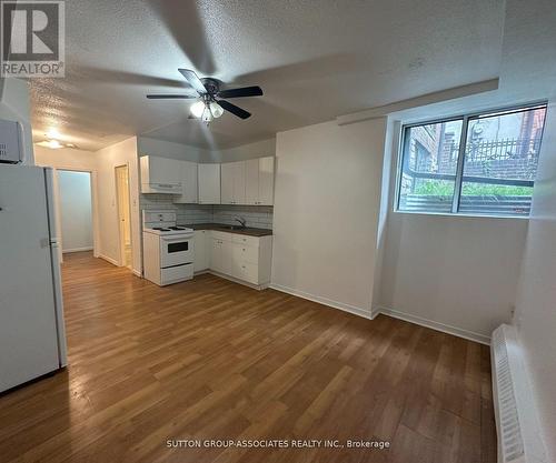 101 - 52 Metcalfe Street, Toronto, ON - Indoor Photo Showing Kitchen