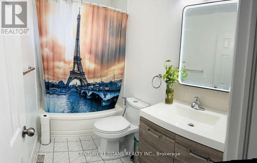 744 Olive Avenue, Oshawa, ON - Indoor Photo Showing Bathroom