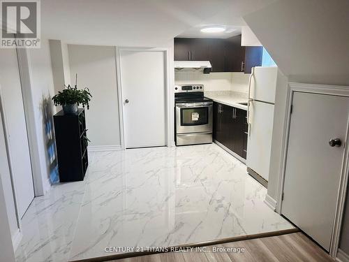 744 Olive Avenue, Oshawa, ON - Indoor Photo Showing Kitchen