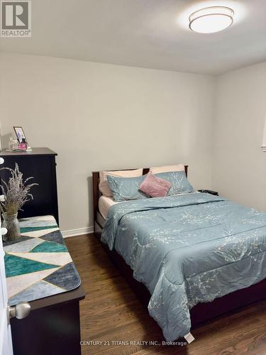 744 Olive Avenue, Oshawa, ON - Indoor Photo Showing Bedroom