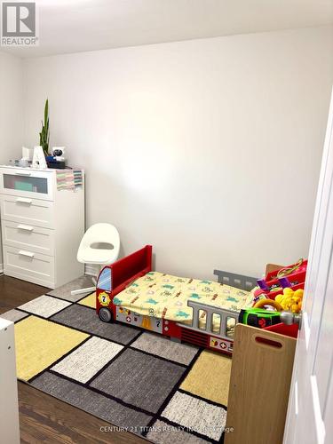 744 Olive Avenue, Oshawa, ON - Indoor Photo Showing Bedroom