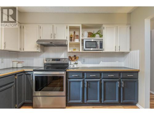 5121 14 Street Ne, Salmon Arm, BC - Indoor Photo Showing Kitchen