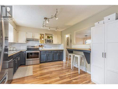 5121 14 Street Ne, Salmon Arm, BC - Indoor Photo Showing Kitchen