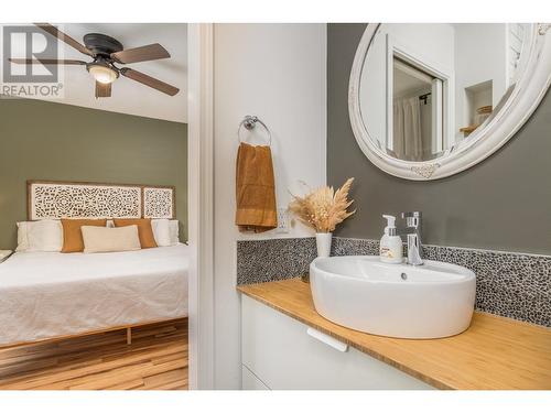 5121 14 Street Ne, Salmon Arm, BC - Indoor Photo Showing Bathroom