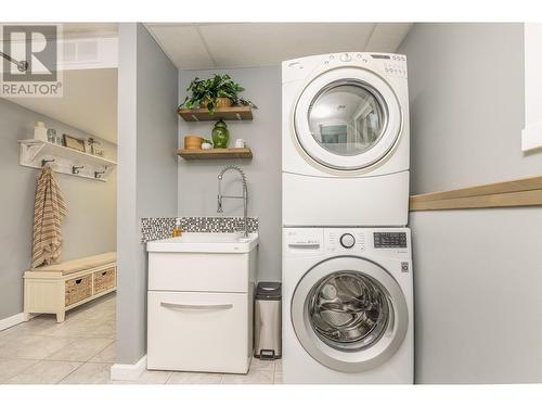 5121 14 Street Ne, Salmon Arm, BC - Indoor Photo Showing Laundry Room