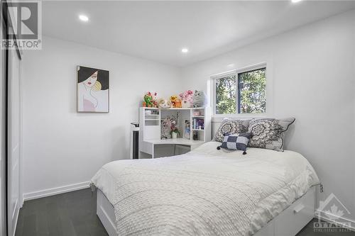 3368 Baskins Beach Road, Dunrobin, ON - Indoor Photo Showing Bedroom