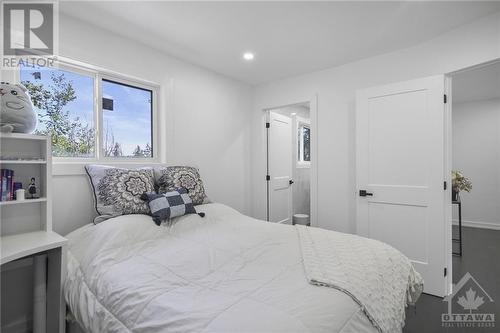 3368 Baskins Beach Road, Dunrobin, ON - Indoor Photo Showing Bedroom