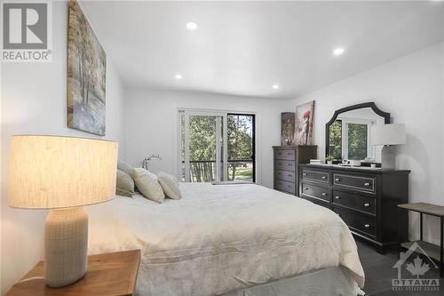 3368 Baskins Beach Road, Dunrobin, ON - Indoor Photo Showing Bedroom