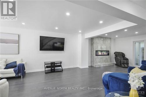 3368 Baskins Beach Road, Ottawa, ON - Indoor Photo Showing Living Room