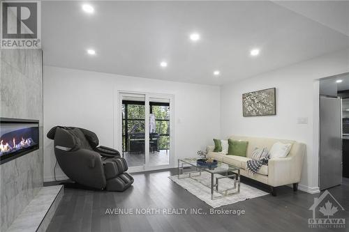 3368 Baskins Beach Road, Ottawa, ON - Indoor Photo Showing Living Room