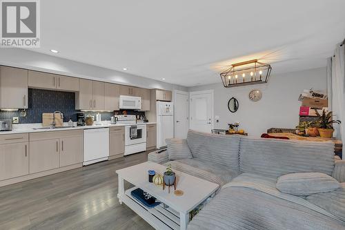 2374 Tallus Green Crescent, West Kelowna, BC - Indoor Photo Showing Kitchen