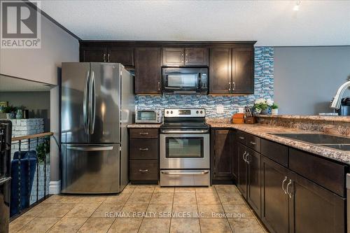 8 Wells Crescent, Barrie, ON - Indoor Photo Showing Kitchen With Stainless Steel Kitchen