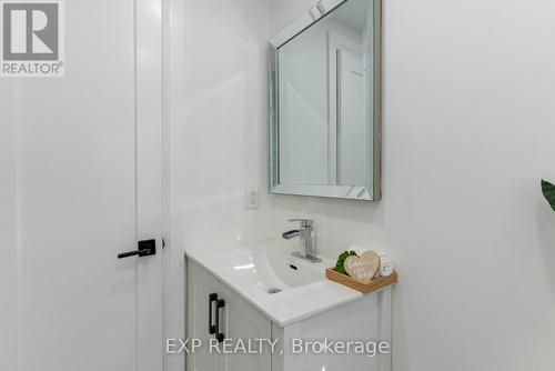 49 Hillary Avenue, Toronto, ON -  Photo Showing Bathroom