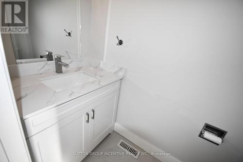 8 - 8 Guildford Crescent, Brampton, ON - Indoor Photo Showing Bathroom