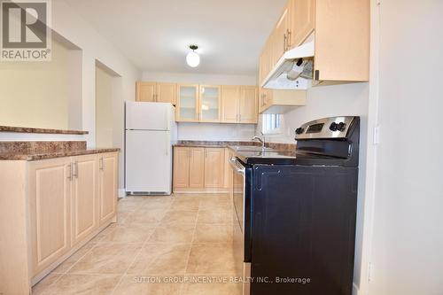 8 - 8 Guildford Crescent, Brampton, ON - Indoor Photo Showing Kitchen