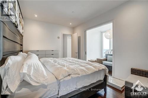 2002 - 111 Champagne Avenue S, Ottawa, ON - Indoor Photo Showing Bedroom