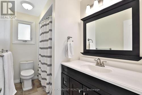 3521 Toffee Street, Burlington, ON - Indoor Photo Showing Bathroom