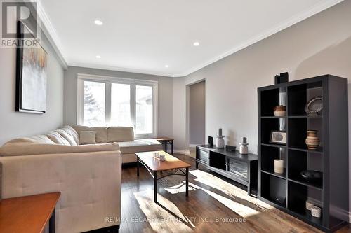 3521 Toffee Street, Burlington, ON - Indoor Photo Showing Living Room