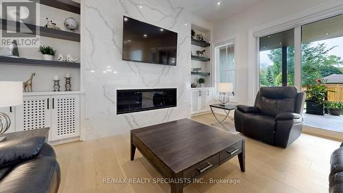 212 Southview Road, Oakville, ON - Indoor Photo Showing Living Room