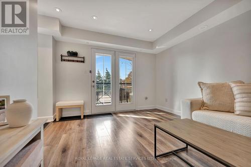 7 - 2563 Sixth Line, Oakville, ON - Indoor Photo Showing Living Room