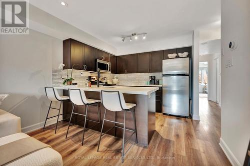 7 - 2563 Sixth Line, Oakville, ON - Indoor Photo Showing Kitchen With Stainless Steel Kitchen With Upgraded Kitchen