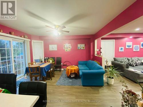 72 Oakmeadow Drive, Brampton, ON - Indoor Photo Showing Living Room