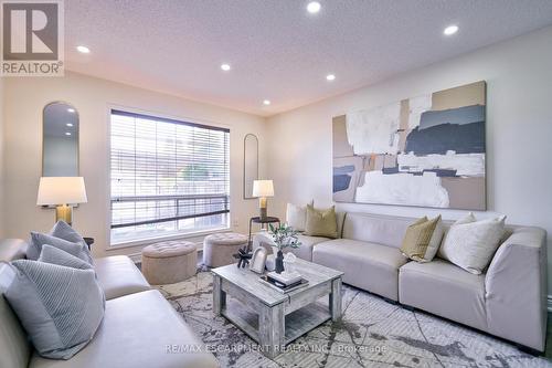 1145 Riddell Crescent, Milton, ON - Indoor Photo Showing Living Room