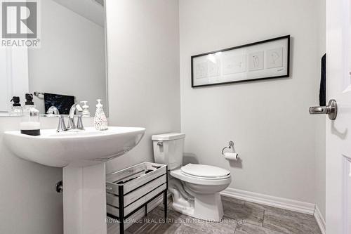 3326 Carding Mill Trail, Oakville, ON - Indoor Photo Showing Bathroom