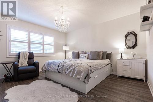 3326 Carding Mill Trail, Oakville, ON - Indoor Photo Showing Bedroom