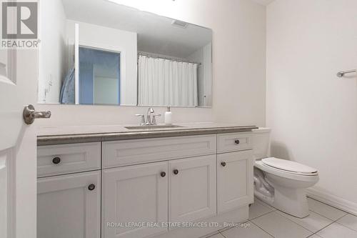 3326 Carding Mill Trail, Oakville, ON - Indoor Photo Showing Bathroom