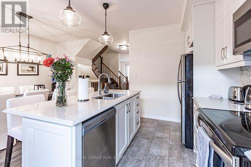 3326 Carding Mill Trail, Oakville, ON - Indoor Photo Showing Kitchen With Double Sink