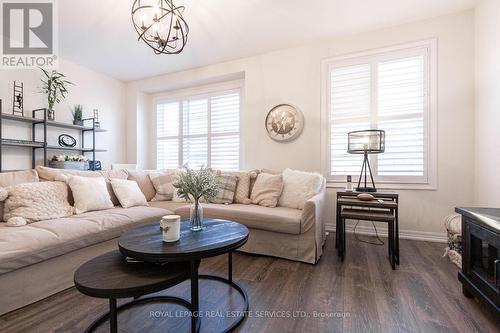 3326 Carding Mill Trail, Oakville, ON - Indoor Photo Showing Living Room