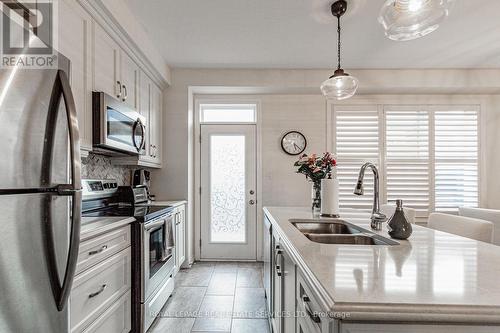 3326 Carding Mill Trail, Oakville, ON - Indoor Photo Showing Kitchen With Double Sink With Upgraded Kitchen